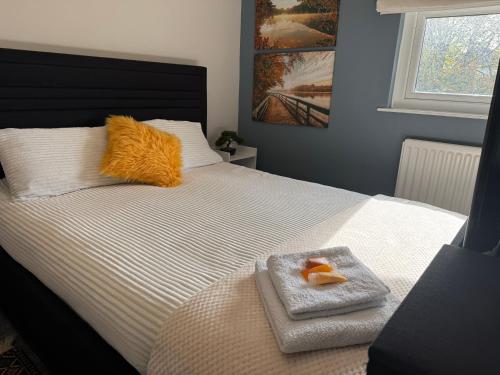 Ένα ή περισσότερα κρεβάτια σε δωμάτιο στο Cosy and quiet apartment