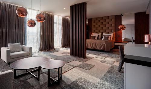 Theatre Hotel — Photo of the whole room