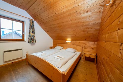 Postel nebo postele na pokoji v ubytování Chalets am Feuerkogel - LANDLUFT
