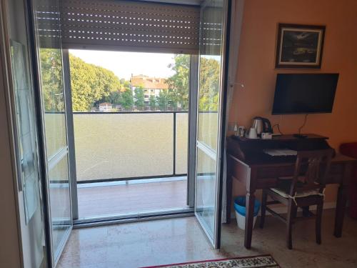 Μια τηλεόραση ή/και κέντρο ψυχαγωγίας στο B&K Hotels