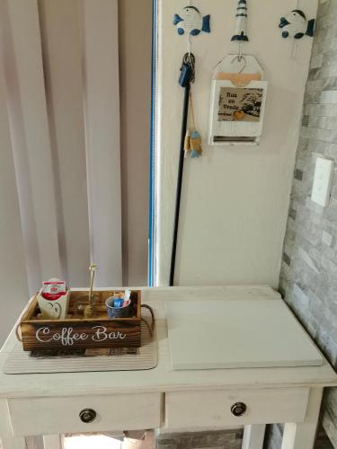 a table with a coffee box on top of it at Slakkepas Sela in Dwarskersbos