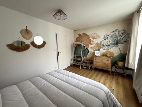 En eller flere senge i et værelse på Le Ginkgo Biloba, 2P Wifi