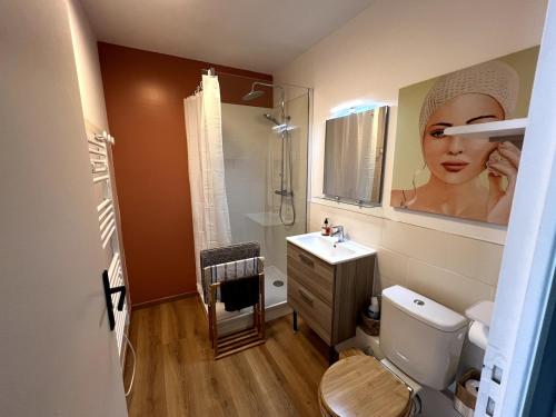 Et badeværelse på Le Ginkgo Biloba, 2P Wifi