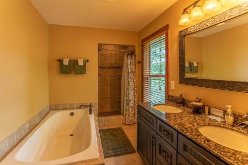 Phòng tắm tại A Peak of Heaven