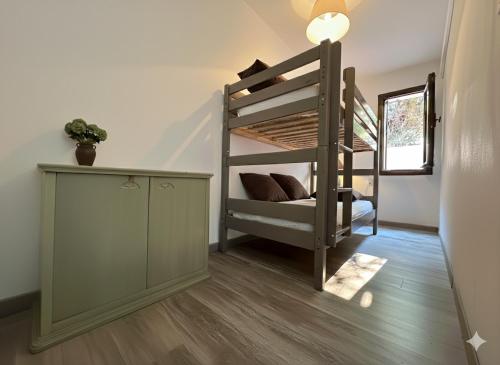 Katil atau katil-katil dalam bilik di 8 ARBOUSIERS villa 13