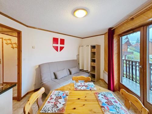 Studio charmant à Châtel avec balcon et parking - FR-1-693-23