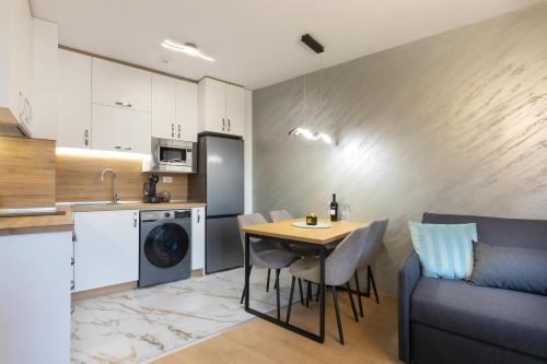 Evergreen 301 - Luxury ski apartment near gondola