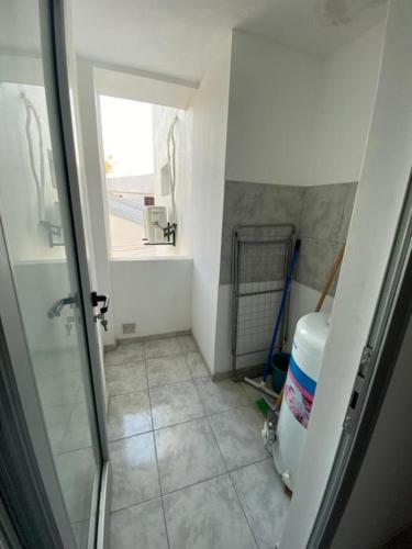 a small bathroom with a shower and a window at Edificio Farfalle -Cochera incuida in La Plata