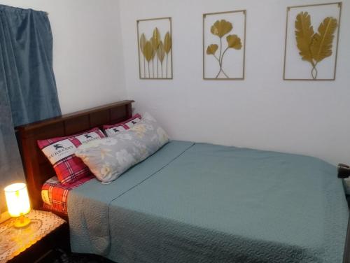 Postel nebo postele na pokoji v ubytování 2G's Staycation Home