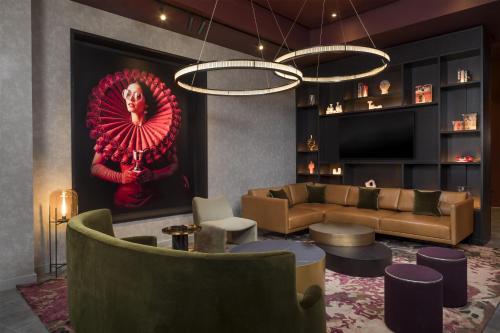 Posezení v ubytování Radisson RED London Twickenham