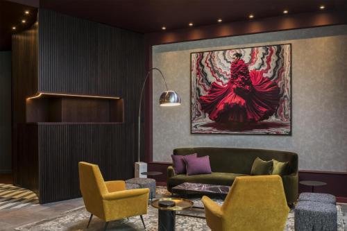 Posezení v ubytování Radisson RED London Twickenham