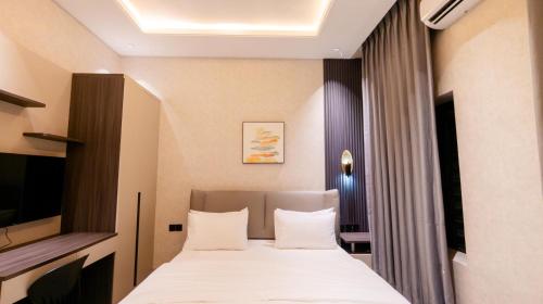 Postel nebo postele na pokoji v ubytování Haidisla Apartments Abuja