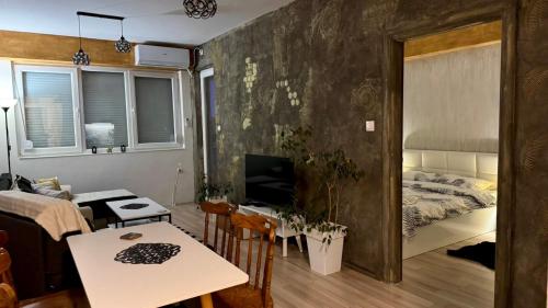 Postel nebo postele na pokoji v ubytování Dinjas place