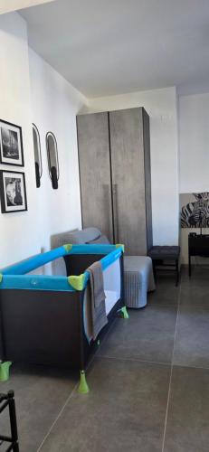 a bathroom with a pool table in a room at Ferrari's Apartment in Venice