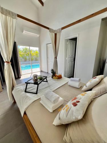 Postel nebo postele na pokoji v ubytování Villa Maëva, A l'entrée du Diamant