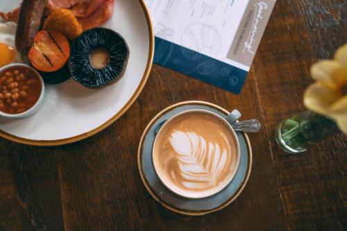 Makanan di atau berdekatan hotel