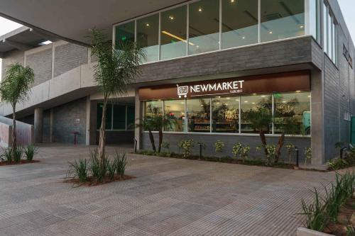 a store front of a building with a sign that reads newmarket at Altamira Surubi-i in Estancia Sarubi
