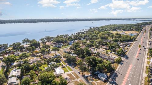 Galería fotográfica de Diplomat 330-13 en Cocoa Beach