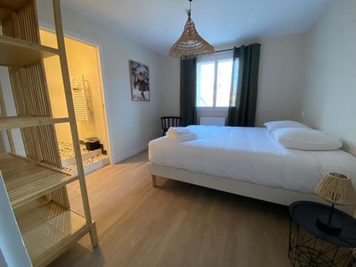 Magnifique Vue Vieux Port et Tours de La Rochelle - Appartement 120m2 - Les Suites du Trente photo 2