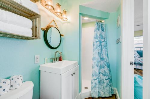 Koupelna v ubytování Dream Canal Front Firepit Kayking & Fishing