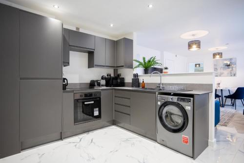 Bespoke Apartments Near Cardiff City Centre Free Parking photo 141