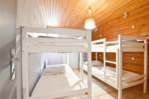 Ένα ή περισσότερα κρεβάτια σε δωμάτιο στο Au gré du Gave de Pau RDC