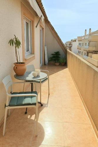 Sunny Penthouse with Large Terrace - Walk to Beach PMT25