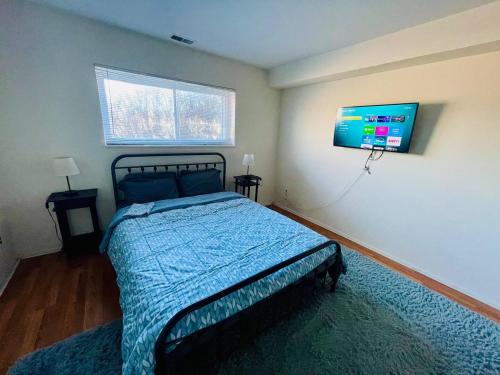 Ένα ή περισσότερα κρεβάτια σε δωμάτιο στο Cozy 2br, 2ba Apartment In Elkins Park