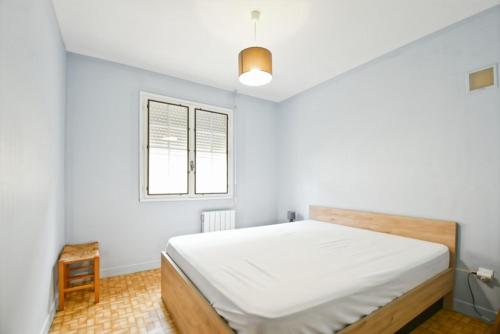 Ένα ή περισσότερα κρεβάτια σε δωμάτιο στο Au gré du Gave de Pau