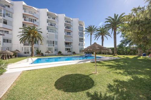 Apartamento vacacional en edificio Torresol, primera linea de playa