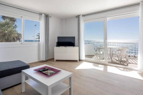 Apartamento vacacional en edificio Torresol, primera linea de playa
