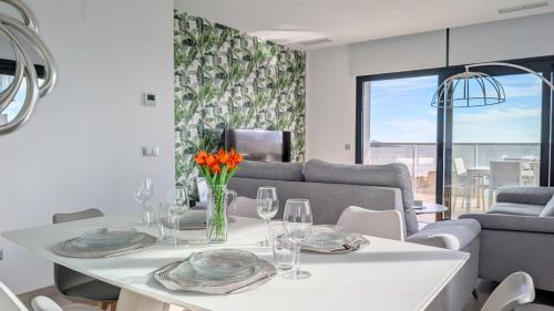 SUNSET CLIFFS azure apartment