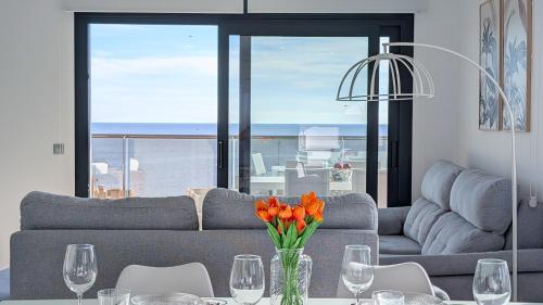 SUNSET CLIFFS azure apartment