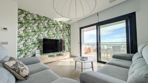 SUNSET CLIFFS azure apartment