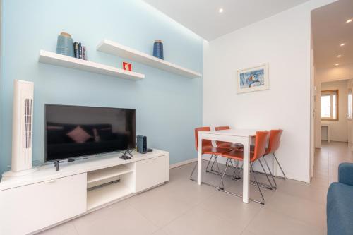 Maestro Apartment by LovelyStay