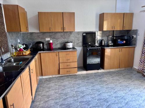 Kuchyň nebo kuchyňský kout v ubytování Brand New Luxurious Dreamview Beach Front Apartment