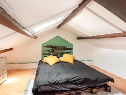 Postel nebo postele na pokoji v ubytování Marineland