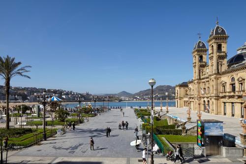 Playa de La Concha 4 by FeelFree Rentals