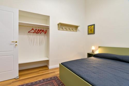 a bedroom with a bed and a closet at Residenza La Donzella - Appartamento verde in Campobasso