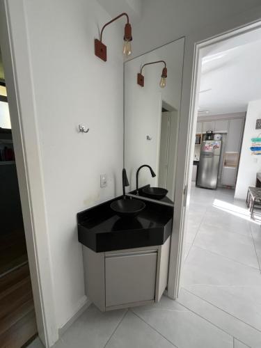 Η κουζίνα ή μικρή κουζίνα στο Apto com piscina aquecida em Riviera - Não aceita pet