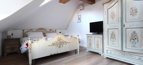 Ένα ή περισσότερα κρεβάτια σε δωμάτιο στο Golf Hotel Carezza