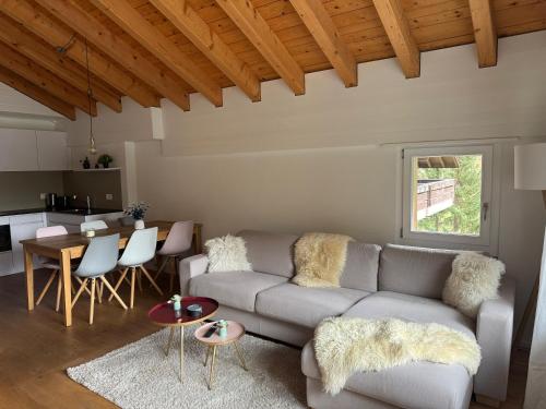 Posezení v ubytování Mountain Glow Apartment