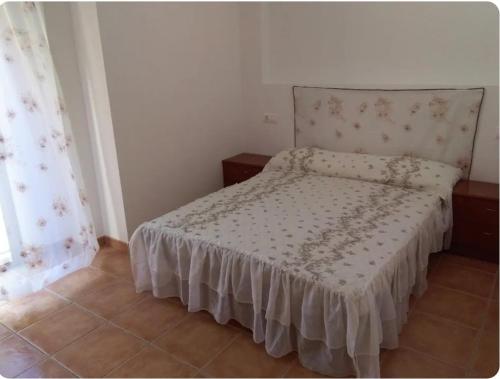 a small bedroom with a bed and a window at Casa Rural Trinquete in Montán