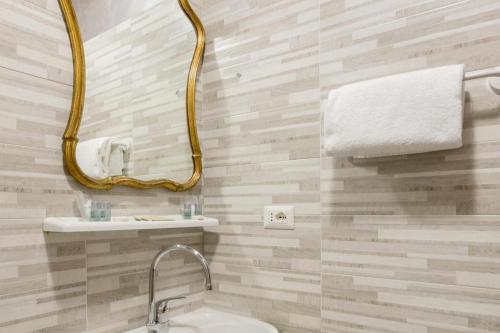 4 Bed Apt Sleeps 8 -Ensuite Bathrooms - Tv & WiFi