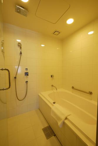 Bilik mandi di Shibuya Granbell Hotel