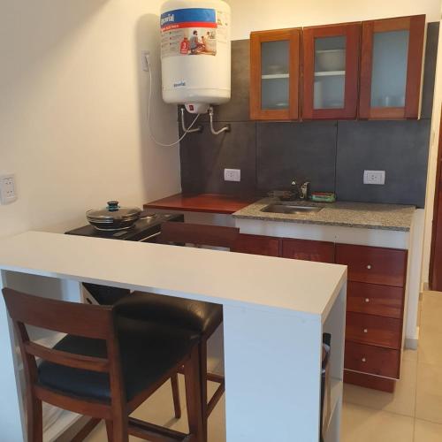 a kitchen with a white counter and a sink at Monoambiuente equipado para 2 personas en San Miguel de Tucumán in San Miguel de Tucumán