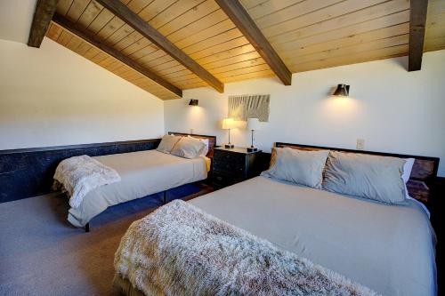 A bed or beds in a room at SHAY MEADOWS RANCH & RESORT #2500