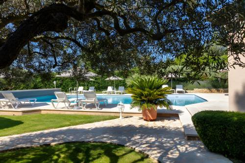 Bazén v ubytování Maison De Campagne Le Cyprès nebo v jeho okolí