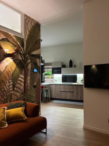 a living room with a couch and a kitchen at Residenza Ai Berici in Vicenza
