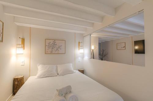 Ένα ή περισσότερα κρεβάτια σε δωμάτιο στο Cosy et Design Brotteaux - Massena